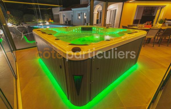 Vente
                Maison d'architecte251 m² - 12 Pièces -
                    BRETIGNOLLES SUR MER (85470)