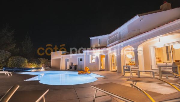 Vente
                Maison d'architecte251 m² - 12 Pièces -
                    BRETIGNOLLES SUR MER (85470)