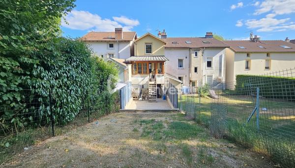 Maison de ville sur sous-sol complet avec véranda, jardin et garage à Épinal