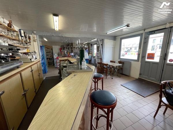 YVETOT 5mn EXCELLENTE VISIBILITE immeuble commerce/habitation, parking, terrasse,