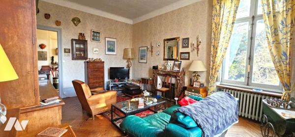 Maison de Maître avec neuf chambres et située au cœur du bourg de Nort-sur-Erdre