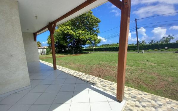 Maison à louer    4 pièces • 75 m2 Capesterre-Belle-Eau
