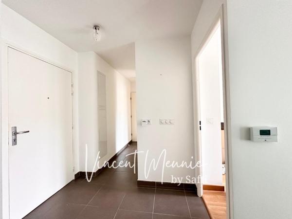 T3 loué Meublé / terrasse 14 m2 et Garage