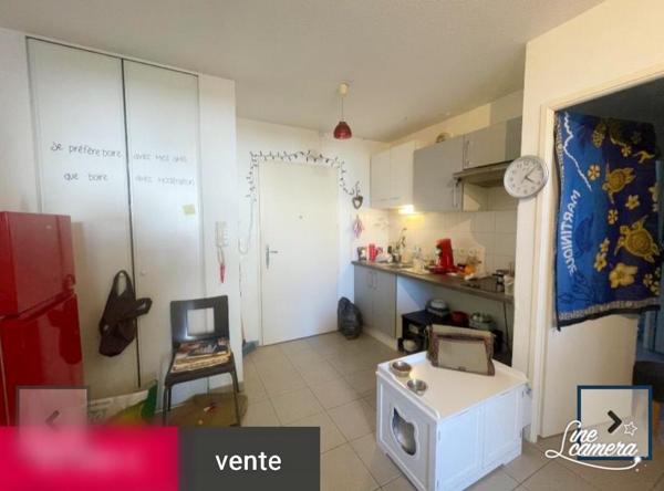 PORTE D'ESPAGNE T2 Rez de Jardin  (jardin, terrasse et place de parking)