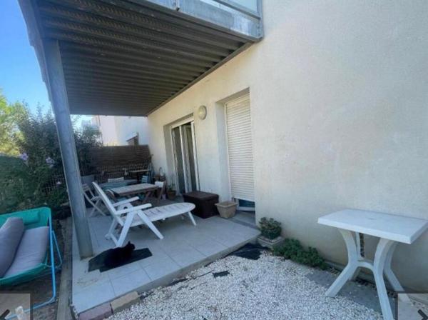 PORTE D'ESPAGNE T2 Rez de Jardin  (jardin, terrasse et place de parking)