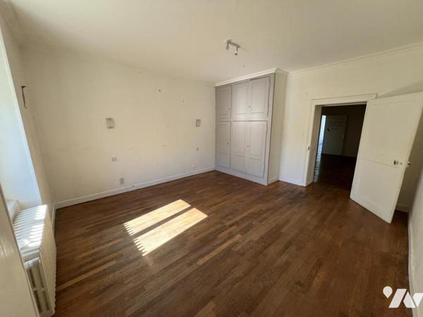 Maison d'habitation individuelle avec dépendance