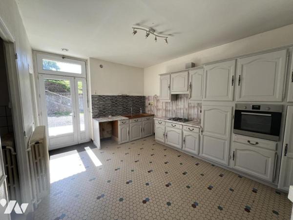 Maison d'habitation individuelle avec dépendance