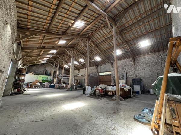 Maison d'habitation individuelle avec dépendance