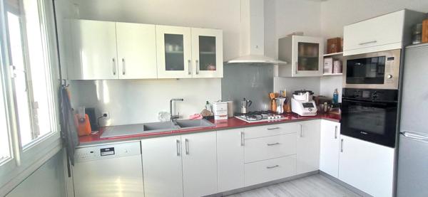 Maison 3 chambres - Proche commerces et bus