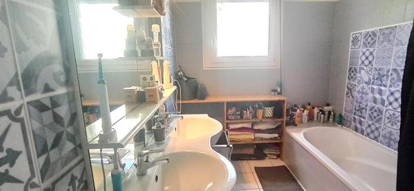 Maison 3 chambres - Proche commerces et bus