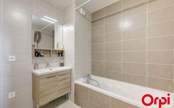 Appartement à vendre    3 pièces • 60,63 m2 Vaulx-en-Velin