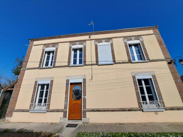 Maison ancienne à rafraîchir de 137m² sur 422m² terrain.