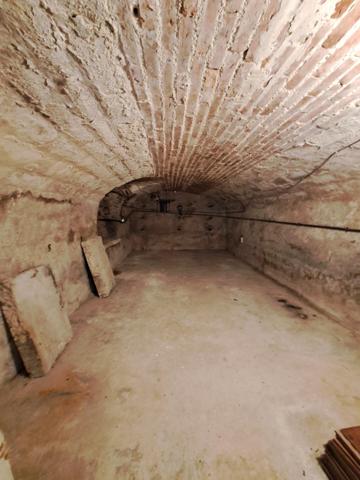 Maison ancienne à rafraîchir de 137m² sur 422m² terrain.