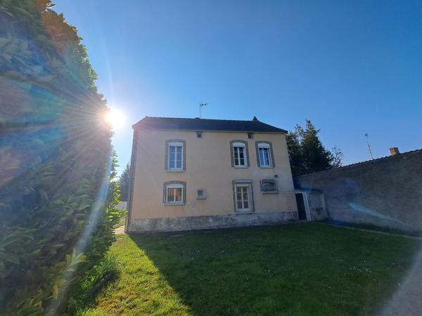 Maison ancienne à rafraîchir de 137m² sur 422m² terrain.