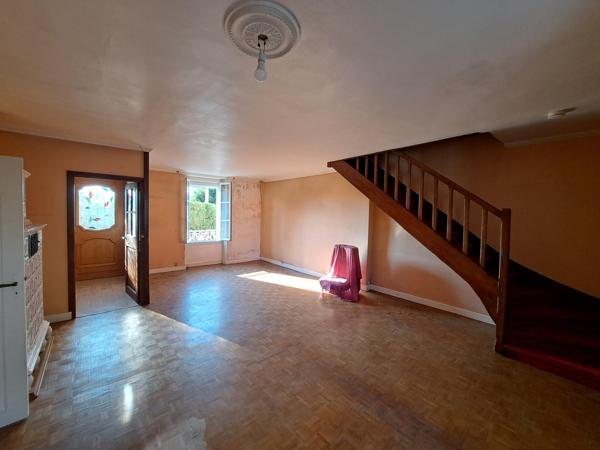 Maison ancienne à rafraîchir de 137m² sur 422m² terrain.