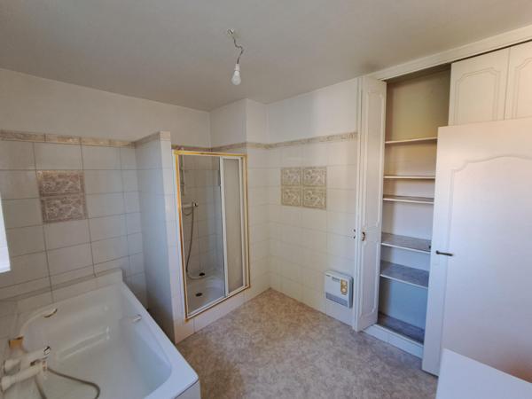 Maison ancienne à rafraîchir de 137m² sur 422m² terrain.