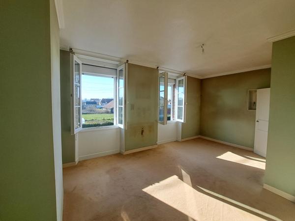 Maison ancienne à rafraîchir de 137m² sur 422m² terrain.