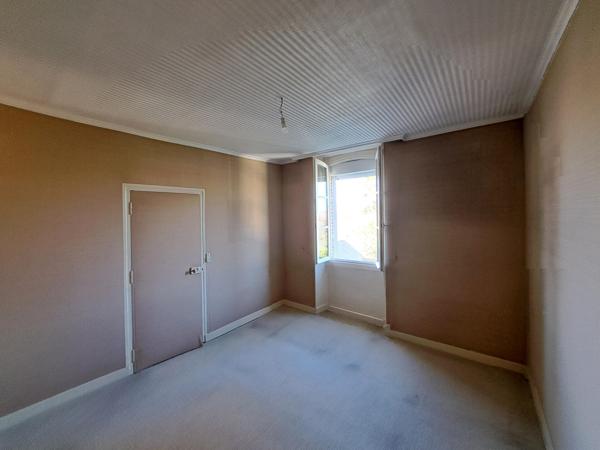 Maison ancienne à rafraîchir de 137m² sur 422m² terrain.