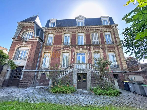Vente
                Maison172 m² - 7 Pièces -
                    ELBEUF (76500)