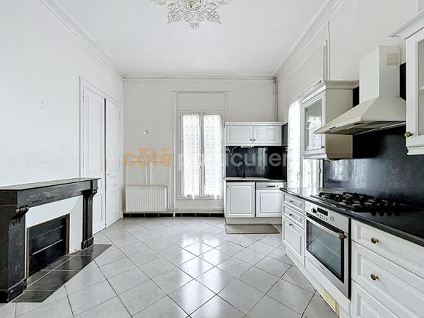 Vente
                Maison172 m² - 7 Pièces -
                    ELBEUF (76500)