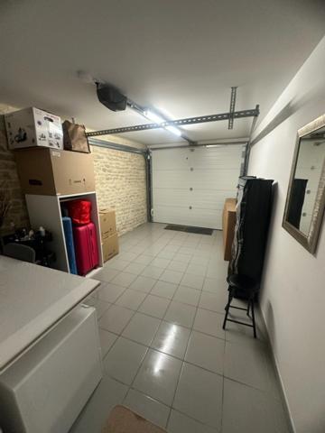 MAUZE LE MIGNON CHARMANTE MAISON PIERRES RENOVEE 3 CHAMBRES ENTIEREMENT MEUBLEE AVEC GARAGE ET COUR