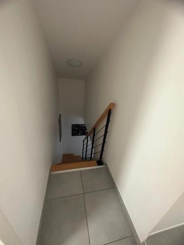 MAUZE LE MIGNON CHARMANTE MAISON PIERRES RENOVEE 3 CHAMBRES ENTIEREMENT MEUBLEE AVEC GARAGE ET COUR