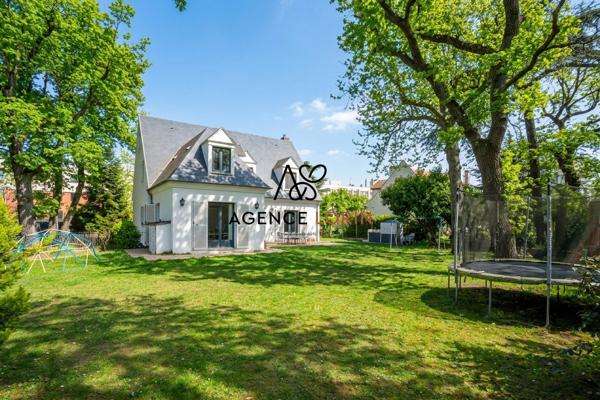 Maison Le Vésinet - 230 m² - 10 pièces Le vesinet Maison Le Vésinet - 230 m² - 10 pièces Le vesinet