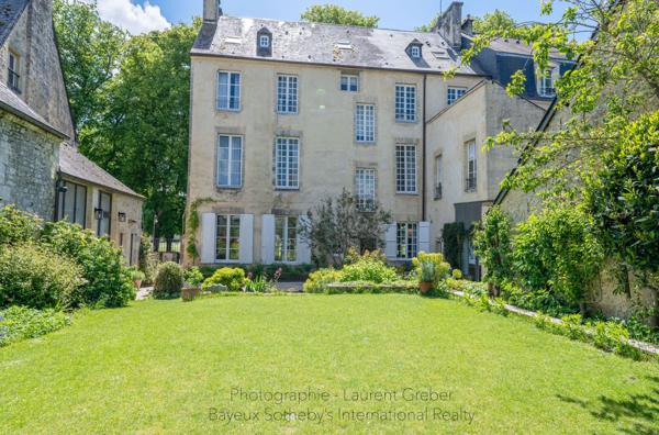 Vente Hôtel particulier Bayeux 11 Pièces 475 m²