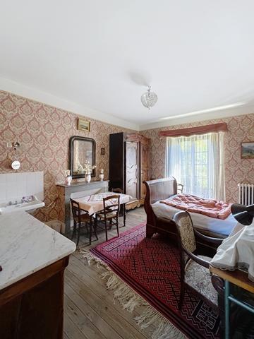 Sud Ardèche - Les Vans : Propriété avec Piscine et Parc au Coeur des Vans