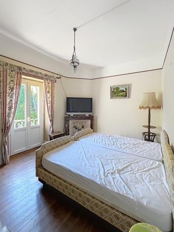 Sud Ardèche - Les Vans : Propriété avec Piscine et Parc au Coeur des Vans