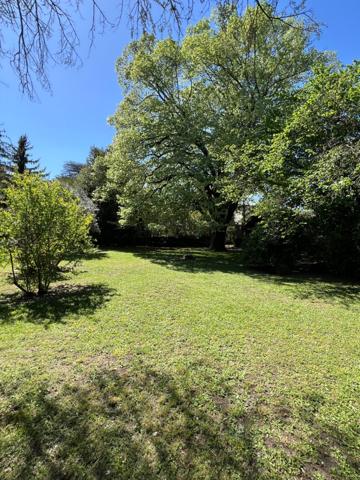 Sud Ardèche - Les Vans : Propriété avec Piscine et Parc au Coeur des Vans