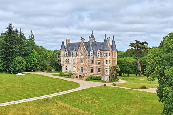Majestueux château du XIXe siècle dans le Finistère Sud