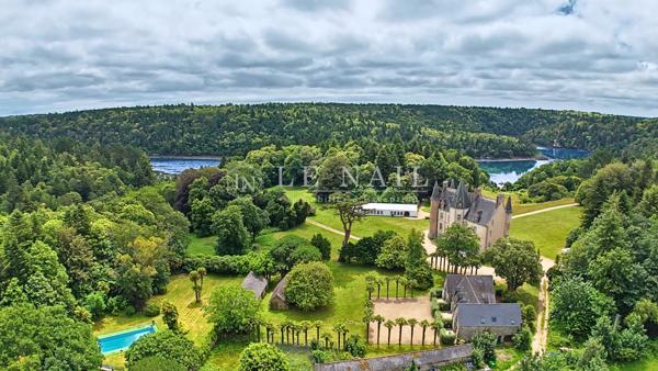 Majestueux château du XIXe siècle dans le Finistère Sud