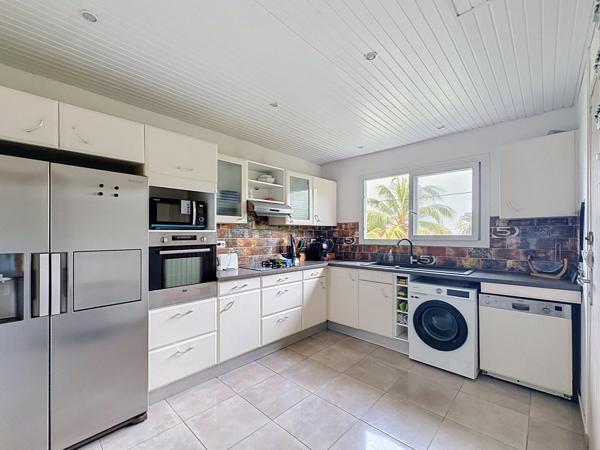 TROIS-ILETS : VILLA 3 APPARTEMENTS – PISCINE – FORT POTENTIEL LOCATIF