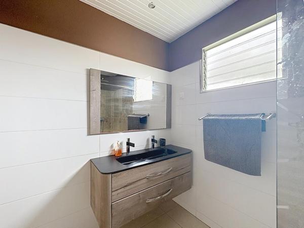 TROIS-ILETS : VILLA 3 APPARTEMENTS – PISCINE – FORT POTENTIEL LOCATIF