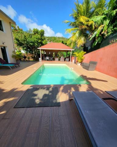 TROIS-ILETS : VILLA 3 APPARTEMENTS – PISCINE – FORT POTENTIEL LOCATIF