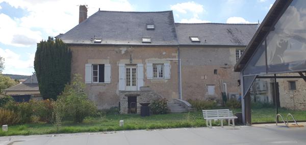 GRANDE MAISON AVEC PISCINE