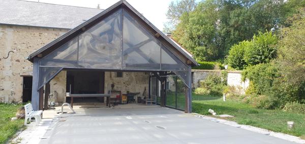GRANDE MAISON AVEC PISCINE