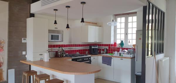 GRANDE MAISON AVEC PISCINE