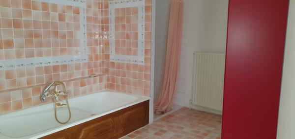 GRANDE MAISON AVEC PISCINE