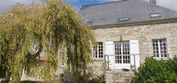 GRANDE MAISON AVEC PISCINE