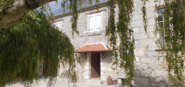 GRANDE MAISON AVEC PISCINE
