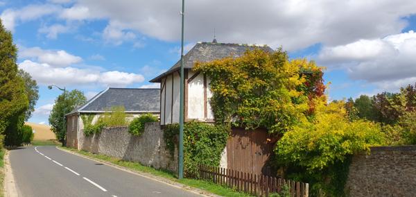 GRANDE MAISON AVEC PISCINE