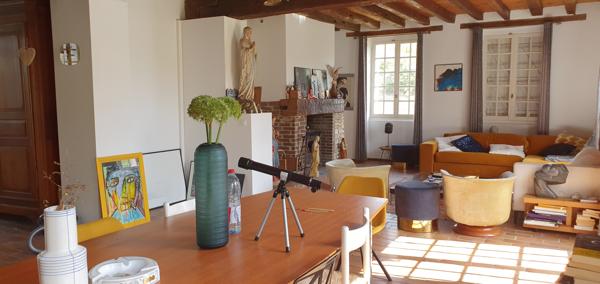 GRANDE MAISON AVEC PISCINE