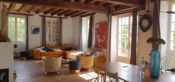 GRANDE MAISON AVEC PISCINE