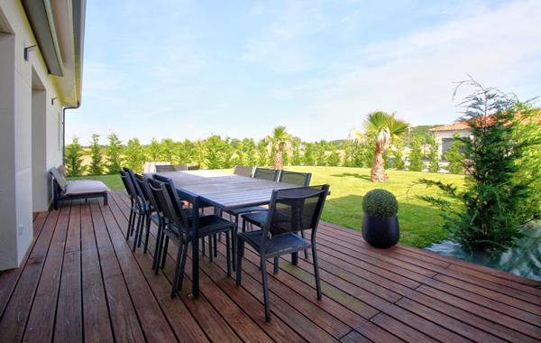 ESTILLAC - Maison récente de plain-pied lumineuse et fonctionnelle de 104 m² avec garage et jardin dans un environnement calme.