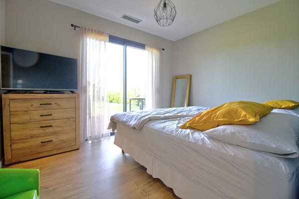 ESTILLAC - Maison récente de plain-pied lumineuse et fonctionnelle de 104 m² avec garage et jardin dans un environnement calme.