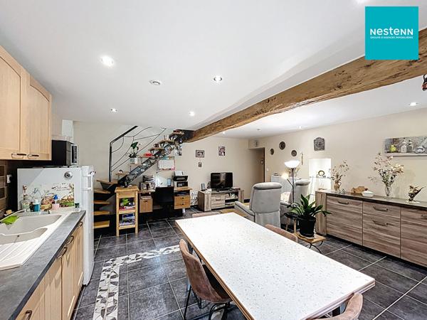 Maison de bourg en pierre rénovée - 104 m² habitables - 3 chambres - Garage