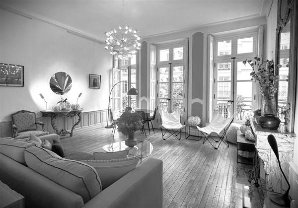 Place du Pilori – Luxueux 3 pièces avec balcon – 349.000 € fai