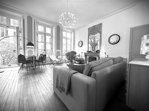 Place du Pilori – Luxueux 3 pièces avec balcon – 349.000 € fai